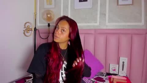 Snapshot of hoollyhendrix chatting on 01/16/26, 08:57 holly online show from 01/16/26, 08:57