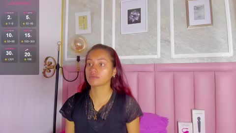 Snapshot of hoollyhendrix chatting on 02/03/26, 08:03 holly online show from 02/03/26, 08:03