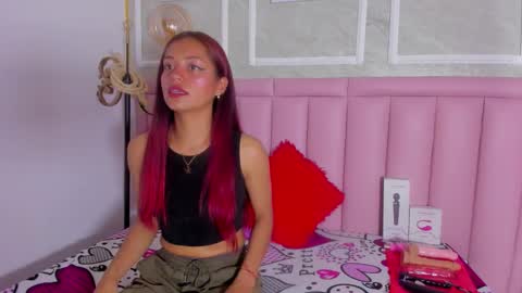 Snapshot of hoollyhendrix chatting on 02/05/26, 09:52 holly online show from 02/05/26, 09:52