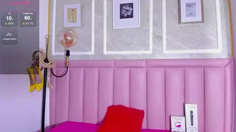 Snapshot of hoollyhendrix chatting on 02/10/26, 08:46 holly online show from 02/10/26, 08:46