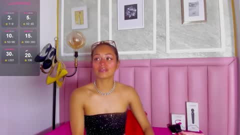 Snapshot of hoollyhendrix chatting on 02/16/26, 08:49 holly online show from 02/16/26, 08:49