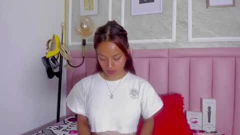 Snapshot of hoollyhendrix chatting on 02/19/26, 09:55 holly online show from 02/19/26, 09:55