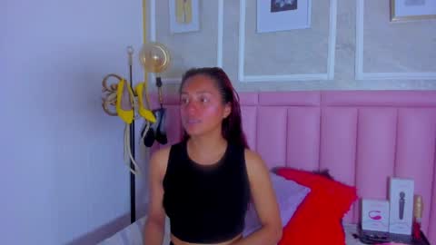 Snapshot of hoollyhendrix chatting on 02/23/26, 08:28 holly online show from 02/23/26, 08:28