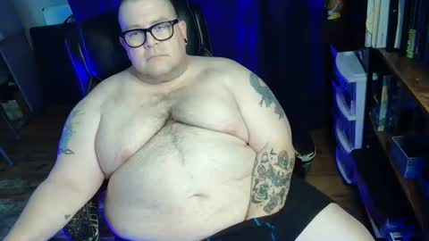 Snapshot of hoosierdaddyxl chatting on 07/21/26, 05:37 Sir online show from 07/21/26, 05:37