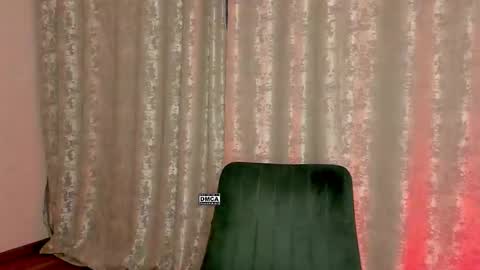 Snapshot of hoot_owl_cb chatting on 12/12/24, 10:20 Karina online show from 12/12/24, 10:20