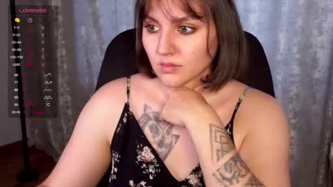 Snapshot of hoot_owl_cb chatting on 09/14/25, 04:44 Karina online show from 09/14/25, 04:44