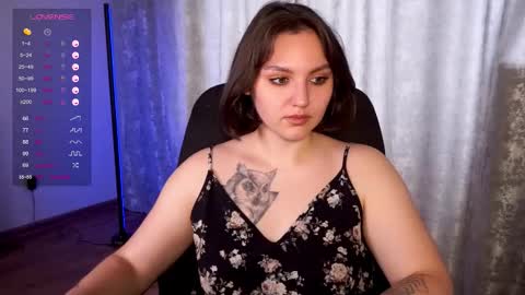Snapshot of hoot_owl_cb chatting on 09/16/25, 11:17 Karina online show from 09/16/25, 11:17