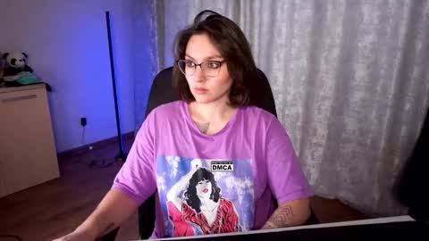 Snapshot of hoot_owl_cb chatting on 10/20/25, 03:40 Karina online show from 10/20/25, 03:40