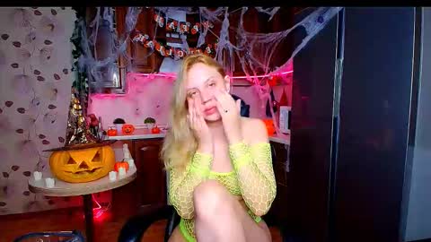 hope happyyy online show from 10/31/25, 01:39