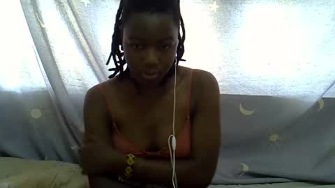 Snapshot of horny_baddie18 chatting on 02/02/26, 01:21 Leila online show from 02/02/26, 01:21