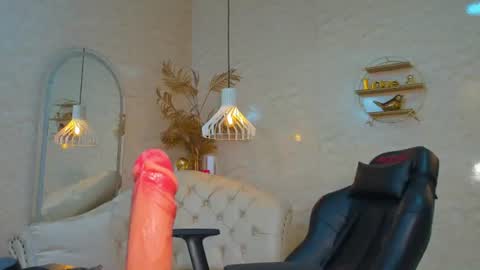 Snapshot of horny_curlss chatting on 06/30/26, 03:40 Horny Curls online show from 06/30/26, 03:40