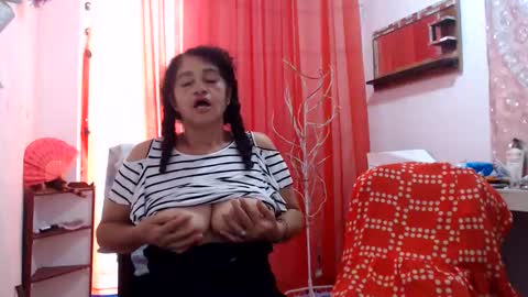 Snapshot of horny_mommy17 chatting on 06/08/26, 02:06 armina online show from 06/08/26, 02:06