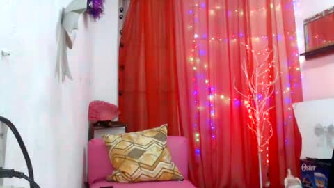 Snapshot of horny_mommy17 chatting on 06/15/26, 03:14 armina online show from 06/15/26, 03:14
