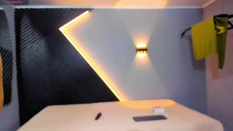 horny_nick18 online show from 03/18/26, 01:25