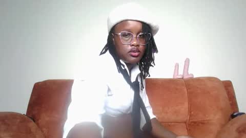 Lucy online show from 12/05/25, 01:31