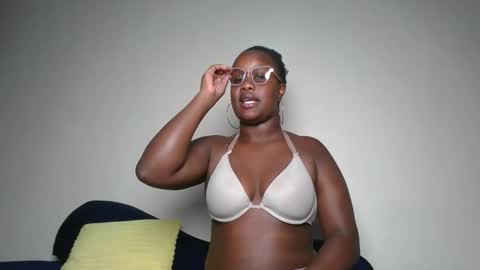 Snapshot of horny_sexxy_babe chatting on 02/06/26, 01:32 Lucy online show from 02/06/26, 01:32