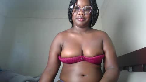 Snapshot of horny_sexxy_babe chatting on 02/12/26, 01:17 Lucy online show from 02/12/26, 01:17