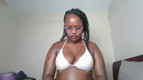 Snapshot of horny_sexxy_babe chatting on 02/19/26, 01:29 Lucy online show from 02/19/26, 01:29