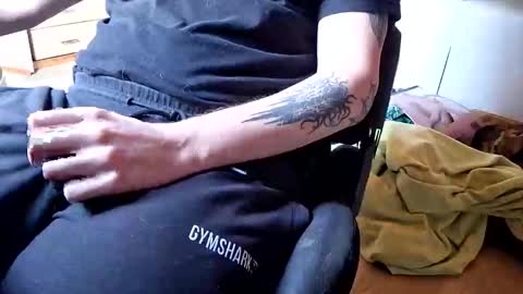 Snapshot of hornyandopenminded chatting on 10/30/25, 01:34 hornyandopenminded online show from 10/30/25, 01:34