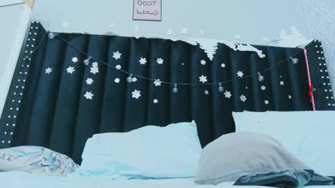 Khloe  online show from 12/15/25, 12:15