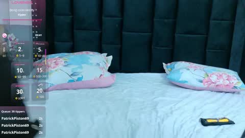 Snapshot of hornybarelylegalgirl chatting on 02/08/26, 07:39 Khloe online show from 02/08/26, 07:39