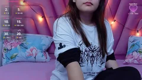 Snapshot of hornybarelylegalgirl chatting on 02/26/26, 12:15 Khloe online show from 02/26/26, 12:15