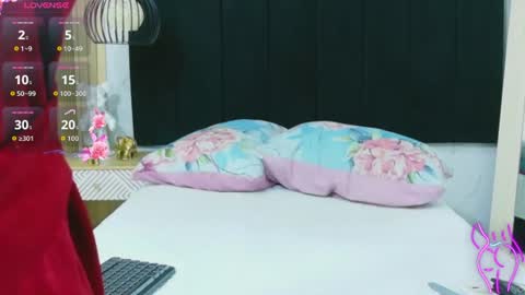 Khloe  online show from 07/17/26, 12:23