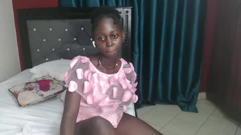 Snapshot of hornybella4 chatting on 12/17/24, 08:32 Bella online show from 12/17/24, 08:32