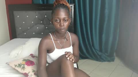 Snapshot of hornybella4 chatting on 12/29/24, 08:58 Bella online show from 12/29/24, 08:58