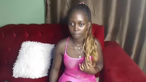 Snapshot of hornybella4 chatting on 01/07/25, 11:56 Bella online show from 01/07/25, 11:56