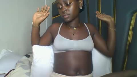 Bella online show from 11/13/25, 08:52