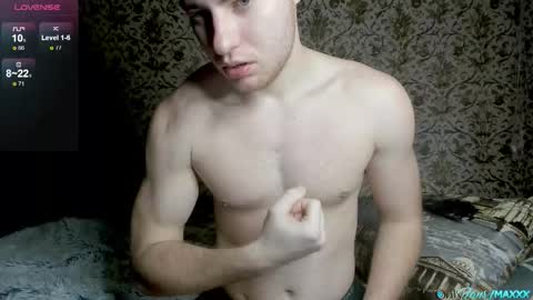 Snapshot of hornyblondieboyy chatting on 12/19/25, 10:22 Max online show from 12/19/25, 10:22