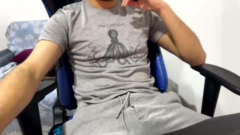 Snapshot of hornylatino229 chatting on 02/19/25, 11:36 hornylatino229 online show from 02/19/25, 11:36