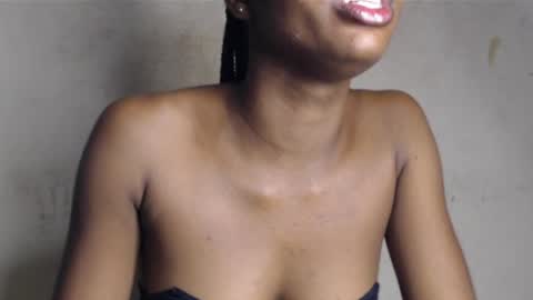 Snapshot of hornyslut_xx chatting on 05/07/26, 09:25 Bella online show from 05/07/26, 09:25