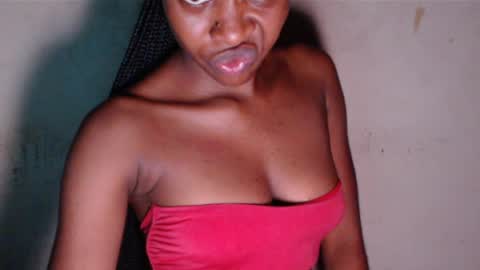 Snapshot of hornyslut_xx chatting on 05/13/26, 07:33 Bella online show from 05/13/26, 07:33