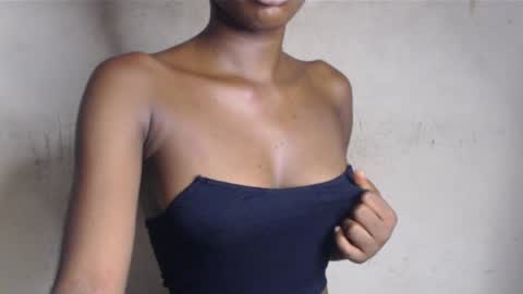 Snapshot of hornyslut_xx chatting on 05/16/26, 04:50 Bella online show from 05/16/26, 04:50