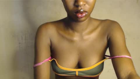 Snapshot of hornyslut_xx chatting on 05/20/26, 07:03 Bella online show from 05/20/26, 07:03