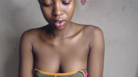 Snapshot of hornyslut_xx chatting on 05/21/26, 07:37 Bella online show from 05/21/26, 07:37
