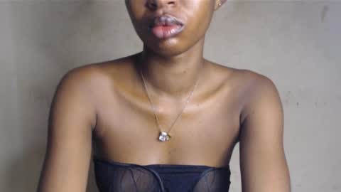 Snapshot of hornyslut_xx chatting on 05/25/26, 08:53 Bella online show from 05/25/26, 08:53