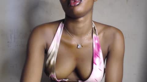 Snapshot of hornyslut_xx chatting on 06/02/26, 08:27 Bella online show from 06/02/26, 08:27