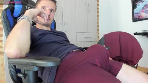 horse_man2 online show from 10/09/25, 08:40