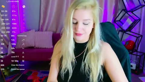 Snapshot of hot__blondie chatting on 05/11/26, 05:24 Veronica Vi online show from 05/11/26, 05:24