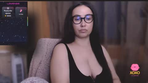 Snapshot of hot_big_ass chatting on 09/28/25, 08:03 v     online show from 09/28/25, 08:03