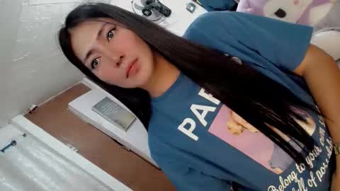 its me CLAUDIA online show from 04/11/26, 01:59