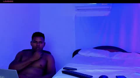 Snapshot of hot_couple07_ chatting on 10/16/25, 03:40 Hot Couple online show from 10/16/25, 03:40