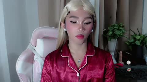 Snapshot of hot_khianna chatting on 05/27/26, 03:20 Khianna online show from 05/27/26, 03:20