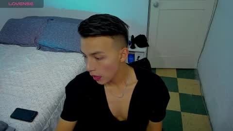 Snapshot of hot_latin_temptation chatting on 05/19/26, 10:21 Alejandro online show from 05/19/26, 10:21