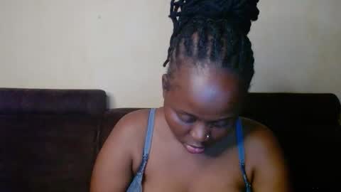 Linah online show from 11/17/25, 10:37