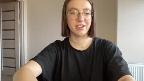 Lina online show from 12/17/24, 08:56