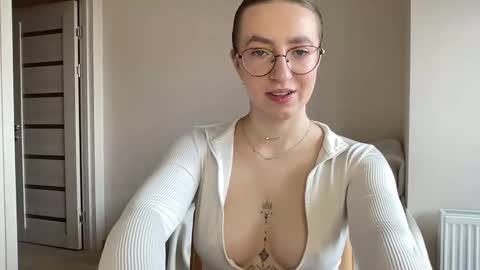 Lina online show from 12/21/24, 08:28